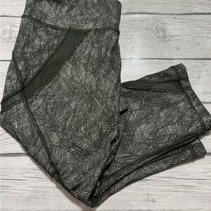 Lululemon Athletica Crop Leggings Size 8 Leaf Print